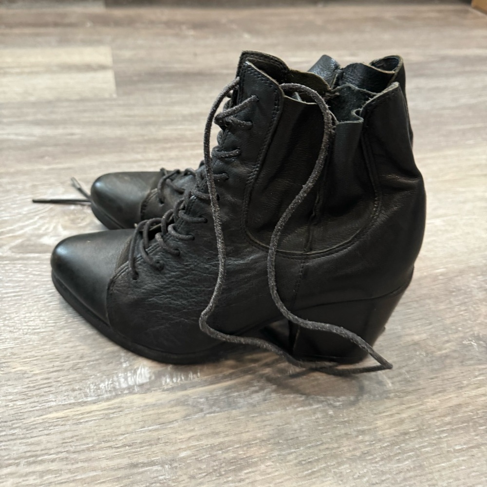 Women’s Italian leather black heeled laced boots